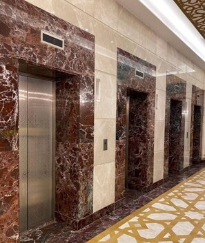 Front of property - RAFAHEYAT Hotel (Makkah)