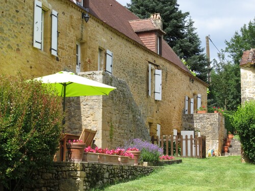 Perigordian house in a quiet hamlet with a swimming pool