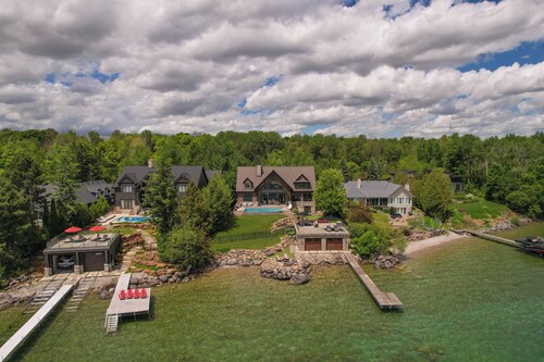 Luxury on Lake Simcoe w Infinity Pool  - 1 Hr to Toronto - Avoid Muskoka Traffic