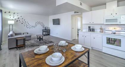 Vegas Getaway Near Strip! Sleeps 6!