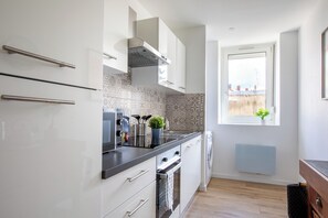 Fridge, microwave, oven, stovetop