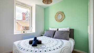 2 chambres, coffres-forts dans les chambres, bureau