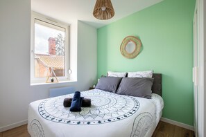 2 chambres, coffres-forts dans les chambres, bureau