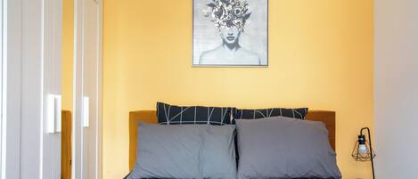 2 chambres, coffres-forts dans les chambres, bureau