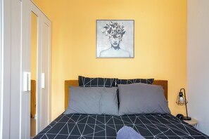 2 bedrooms, in-room safe, desk, iron/ironing board
