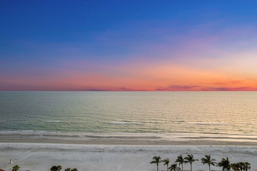 San Remo 102- Updated and Beach Views! Pool and Hot Tub open!