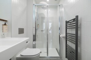 Deluxe Studio, City View | Bathroom | Shower, hair dryer, towels, soap