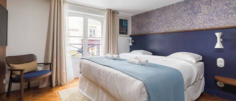 Deluxe Studio, City View | Desk, laptop workspace, soundproofing, free cribs/infant beds