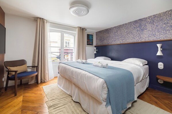 Deluxe-studio, kaupunkinäköala | Työpöytä, kannettavalle tietokoneelle sopiva työtila, äänieristys