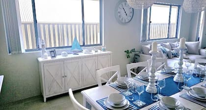 Eglinton Elegance - Hamptons Retreat