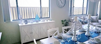Eglinton Elegance - Hamptons Retreat