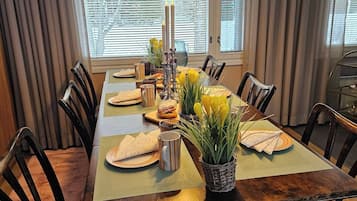House, 4 Bedrooms, Sauna | Dining room