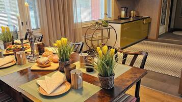 House, 4 Bedrooms, Sauna | Dining room