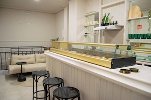 Loft, 1 Bedroom, City View | Dining