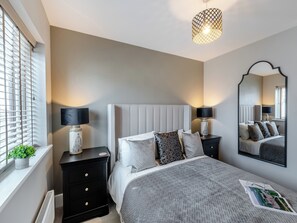 4 bedrooms, free WiFi, bed sheets - 4 bedroom accommodation in Amble, near Warkworth (Amble, near Warkworth)
