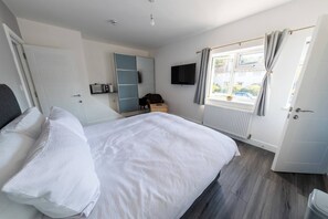 Zimmer, 1 Schlafzimmer, Raucher, Stadtblick | 1 Schlafzimmer