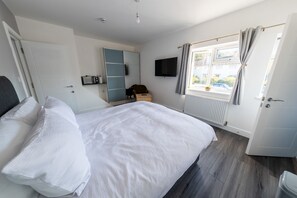 Room, 1 Bedroom, Smoking, City View | 1 bedroom - Room in Apartment - Stylish Apartment With Private Room and Facilities (Bristol)