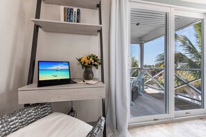 3 bedrooms, desk, iron/ironing board, travel cot - Shellabration: Ocean Views, Heated Pool, Basketball, Golf Cart (North Captiva)