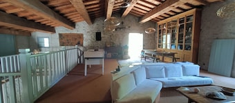 Old mill for 13 people, ideal gite for family and friends.