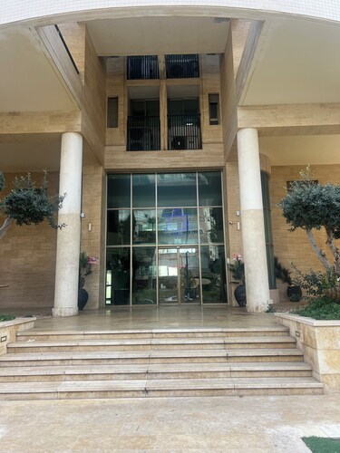 5 min walk from the kikar! Ideal for family vacations