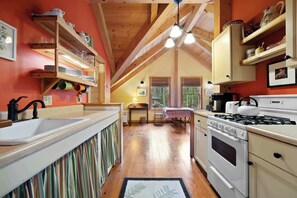 Private kitchen - The Fernald Point Carriage House (Southwest Harbor)