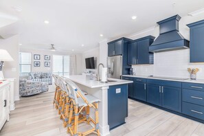 Fridge, microwave, oven, stovetop - Low Tide 3BR 4BA Townhome (Ocean City)