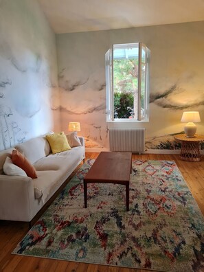 Una Smart TV, libros