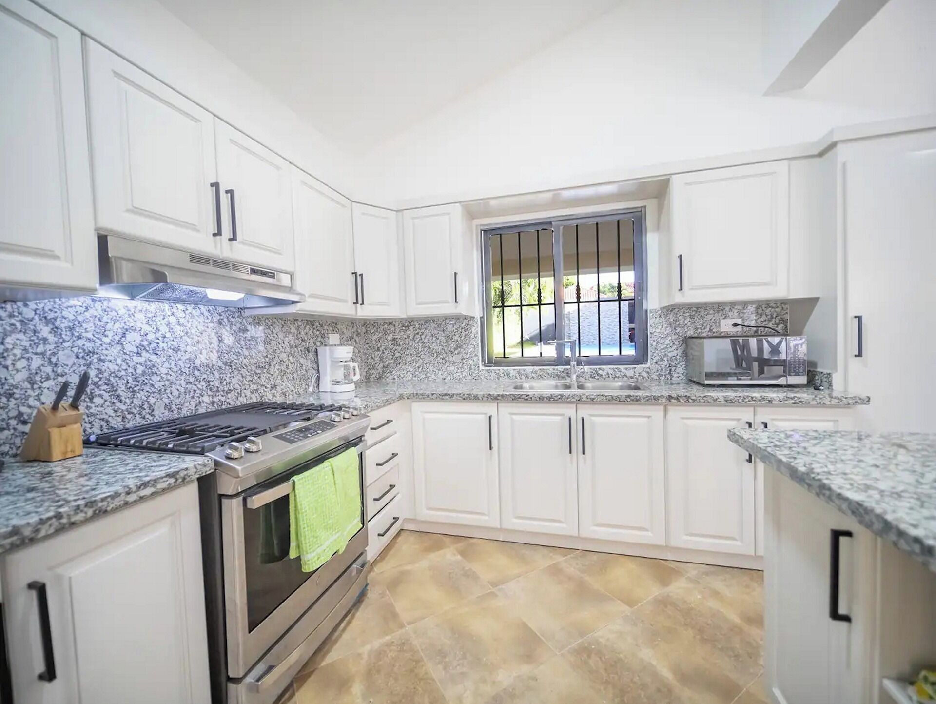 Fridge, microwave, stovetop, cookware/dishes/utensils