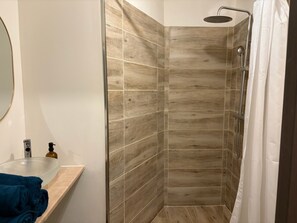 Hårtørrer, håndklæder, Sæbe, Shampoo