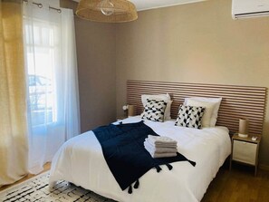 5 bedrooms, desk, iron/ironing board, free WiFi