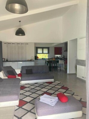 Télévision, livres, imprimantes