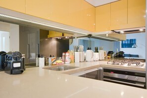 Fridge, microwave, oven, stovetop