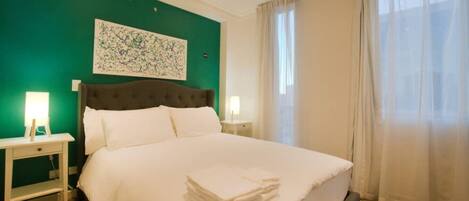 Iron/ironing board, WiFi, bed sheets