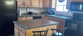 Charming 2-bedroom house just off the south shore of Lake of the Woods.