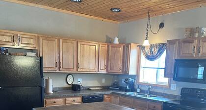 Charming 2-bedroom house just off the south shore of Lake of the Woods.