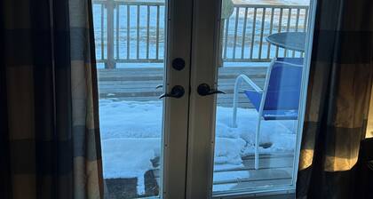 Charming 2-bedroom house just off the south shore of Lake of the Woods.