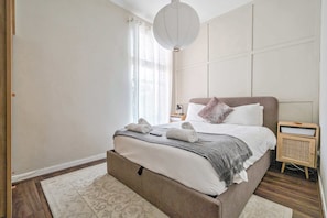 1 slaapkamer, een strijkplank/strijkijzer, wifi, beddengoed