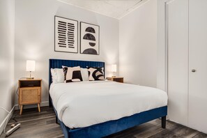 1 habitación, tabla de planchar con plancha, wifi y ropa de cama 