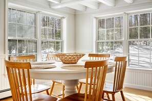 Dining table with seating for 6  - Near Long Sands: 2 Living Areas, Family Fun (York)