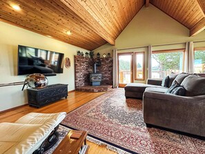 TV, fireplace, offices