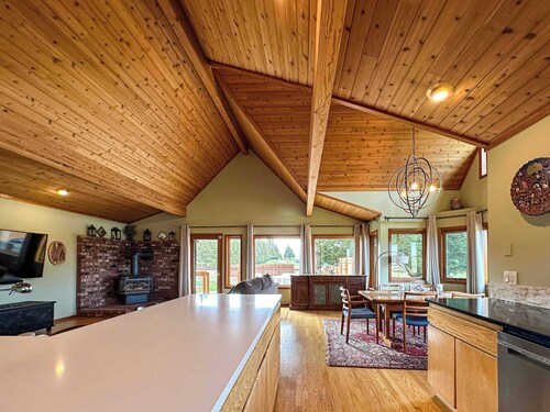 Olympic Oasis Tranquil Retreat Near Dungeness Wildlife Refuge Hot Tub