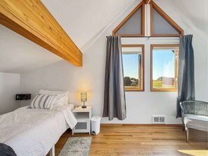 4 bedrooms, travel crib, WiFi, bed sheets