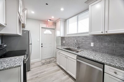 Cozy 1-bedroom 2nd floor overlooking the River District in Downtown Fort Myers