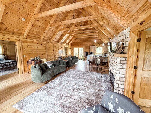 Relaxing Vacation in a Log Home on Big Bay De Noc!