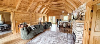 Relaxing Vacation in a Log Home on Big Bay De Noc!