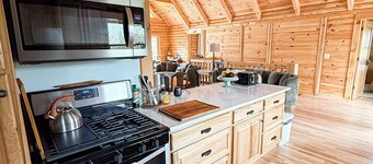 Relaxing Vacation in a Log Home on Big Bay De Noc!