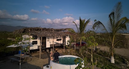 Casa rodante en la playa con alberca y Starlink