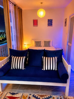 1 bedroom, WiFi, bed sheets - Rooftop Pool studio  withBalcony + WiFi Mtwapa Beach + Hot shower + Free parking (Mtwapa)