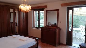 2 bedrooms, desk, iron/ironing board, free WiFi