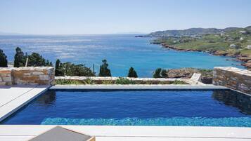 حمام سباحة خاص